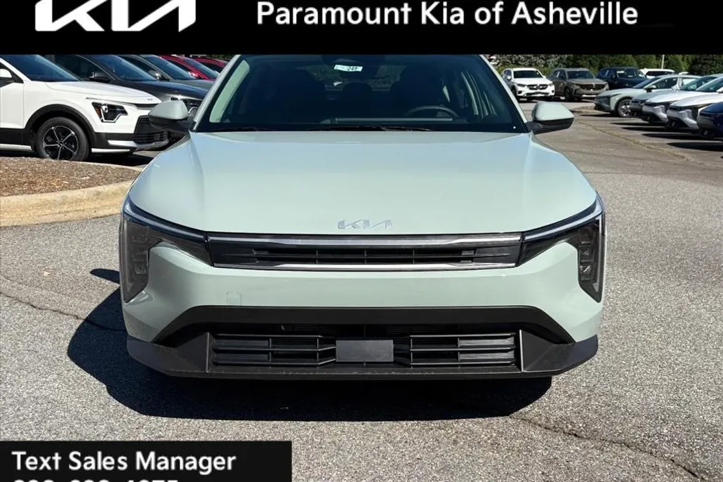 2025 Kia K4 LXS photo 1