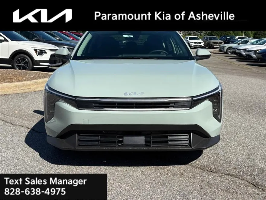 2025 Kia K4 LXS photo 1