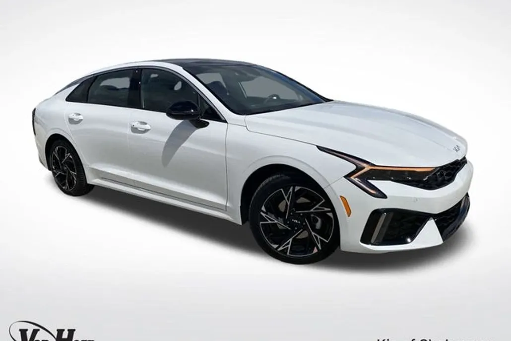 2025 Kia K5 GT-Line photo 1
