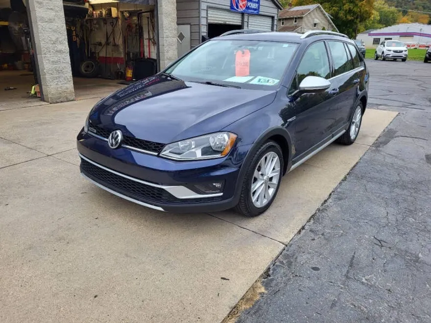 2017 Volkswagen Golf Alltrack TSI SE 4Motion photo 1