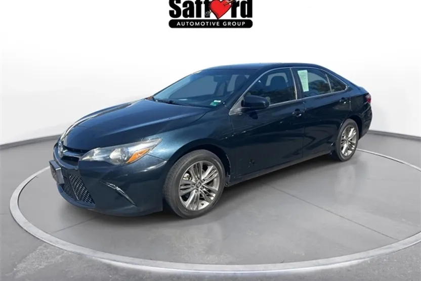 2015 Toyota Camry LE photo 1