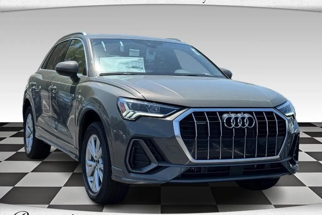 2025 Audi Q3 S line Premium photo 1