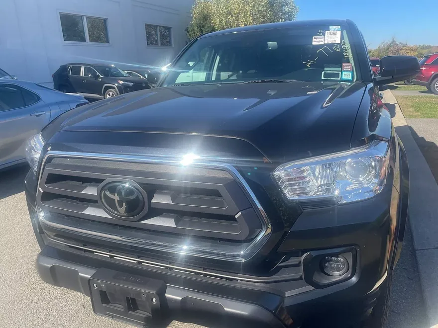 2022 Toyota Tacoma SR5 photo 1