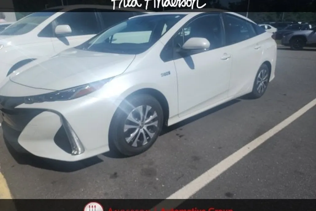 2022 Toyota Prius Prime LE photo 1