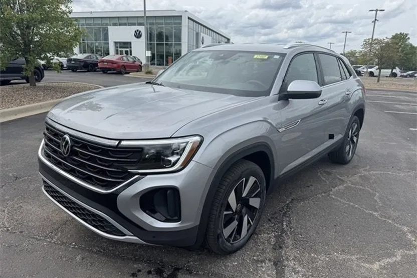 2025 Volkswagen Atlas Cross Sport SE Technology photo 1