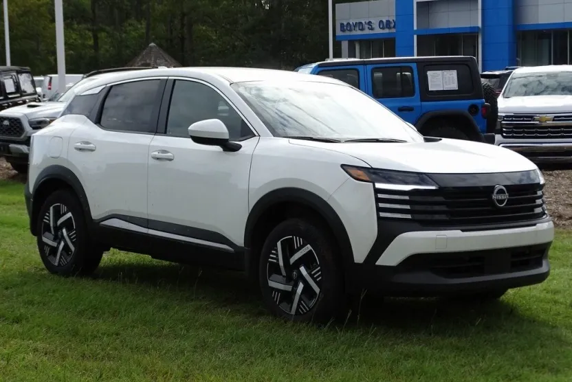 2025 Nissan Kicks SV photo 1