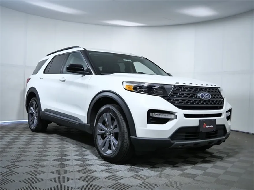 2023 Ford Explorer XLT photo 1