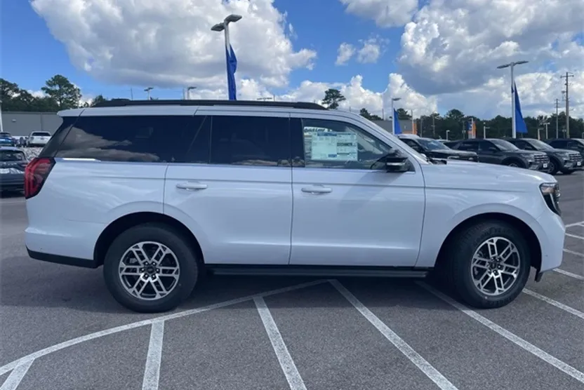 2025 Ford Expedition photo 1
