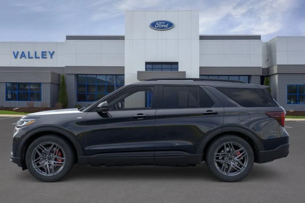 2025 Ford Explorer ST-Line photo 1