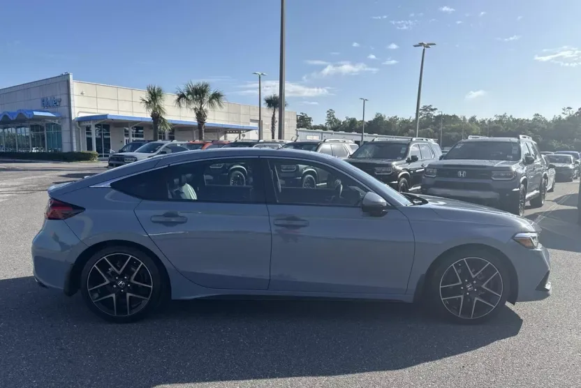 2022 Honda Civic Hatchback Sport Touring photo 1