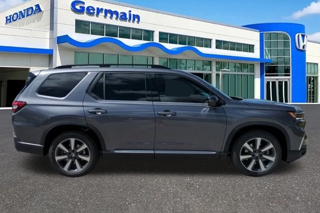 2025 Honda Pilot Touring photo 1