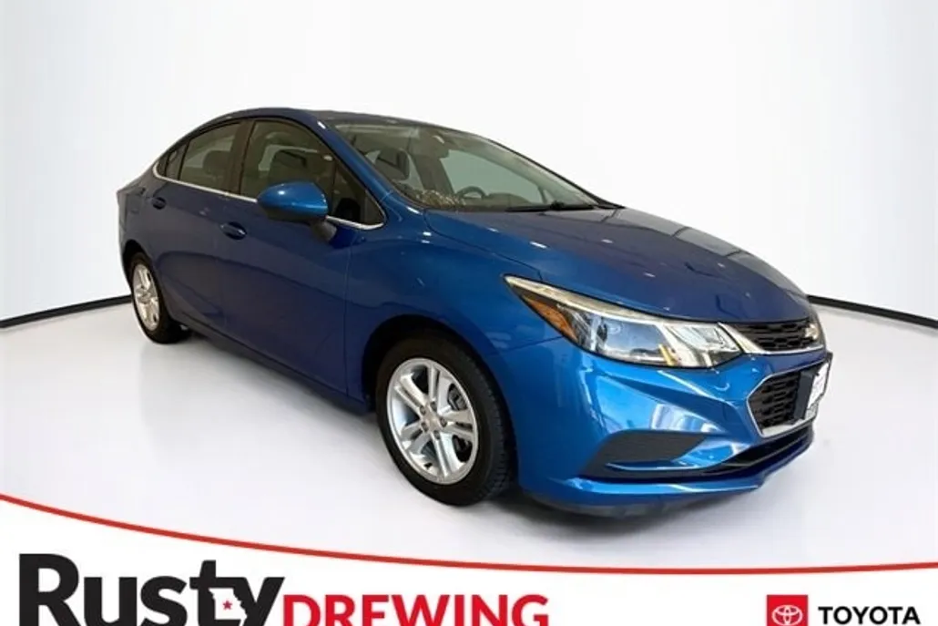 2018 Chevrolet Cruze LT photo 1