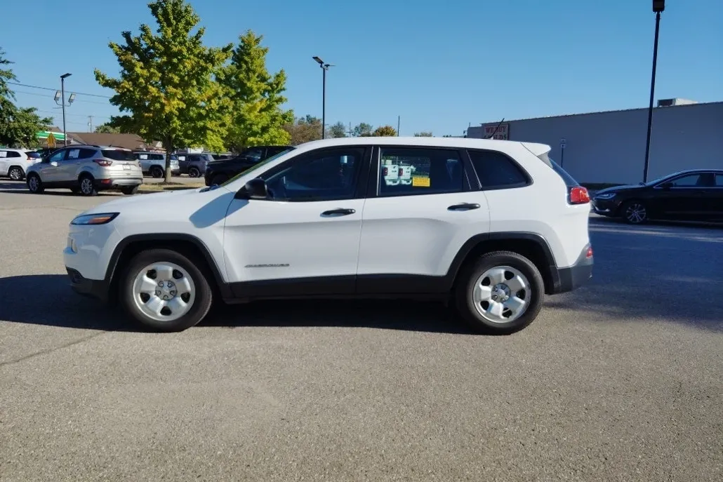 2015 Jeep Cherokee Sport photo 1