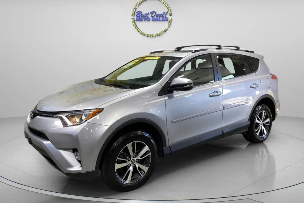 2016 Toyota RAV4 XLE photo 1