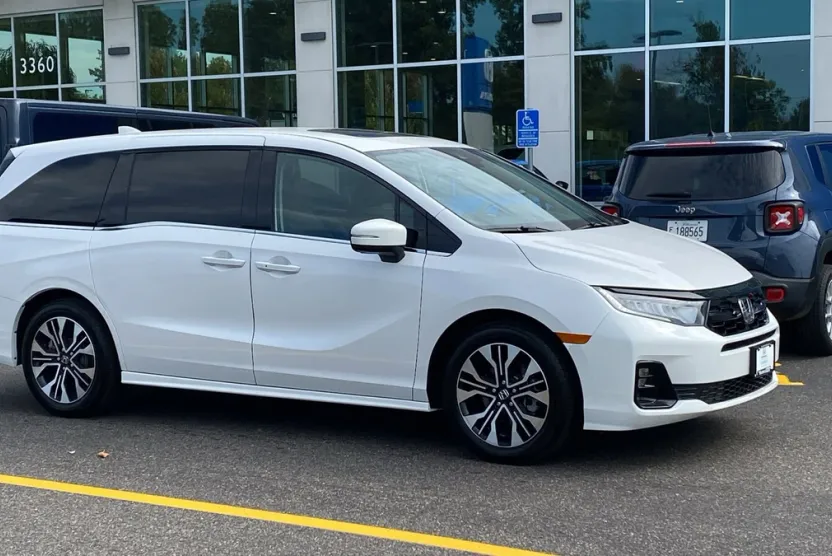 2025 Honda Odyssey Elite photo 1
