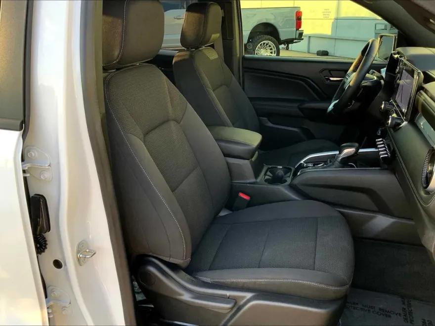2023 Chevrolet Colorado LT photo 8