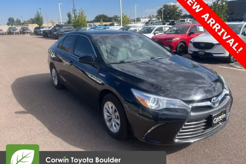 2015 Toyota Camry Hybrid LE photo 1