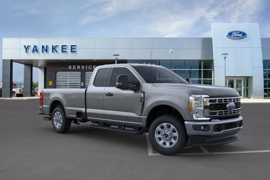 2025 Ford F-350 XLT photo 1