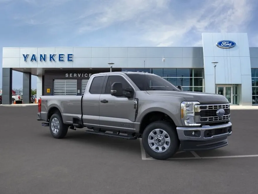 2025 Ford F-350 XLT photo 1