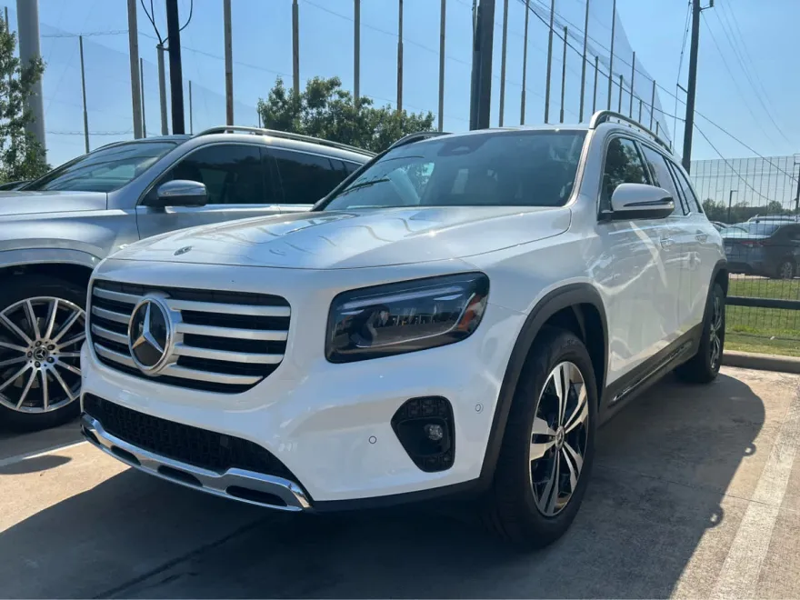 2025 Mercedes Benz GLB 250 photo 1