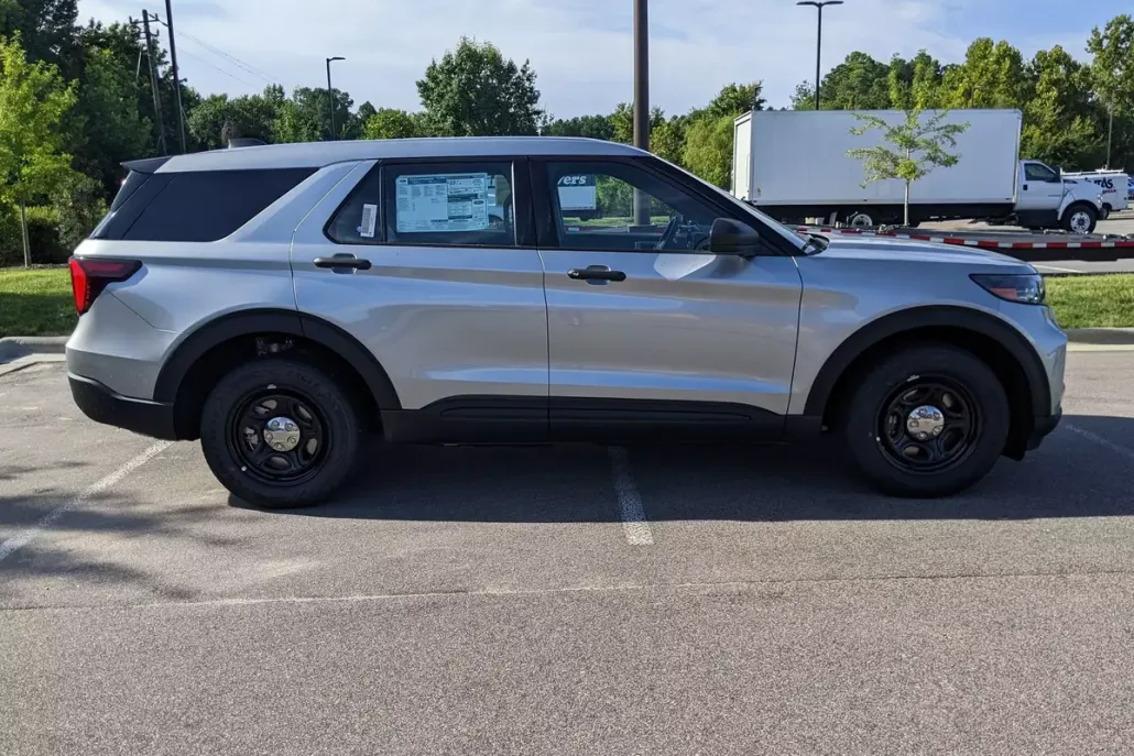 2025 Ford Explorer photo 1
