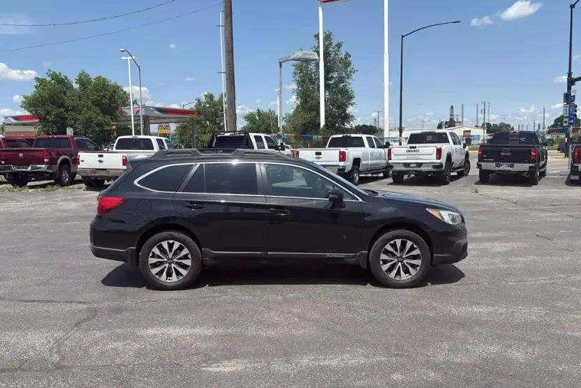 2017 Subaru Outback 2.5i Limited photo 1