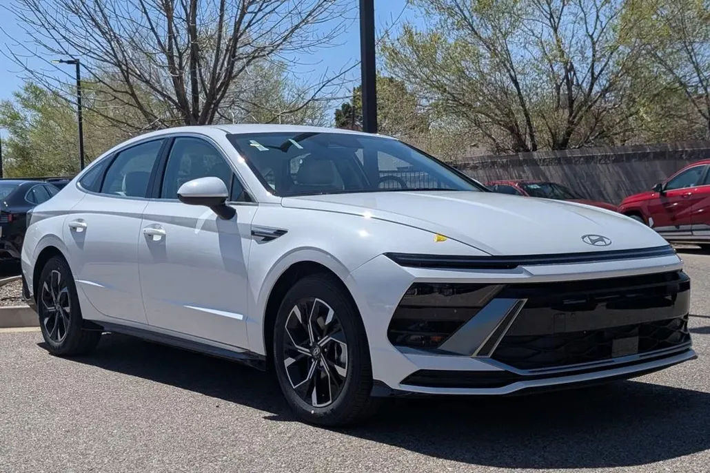 2025 Hyundai Sonata SEL photo 1