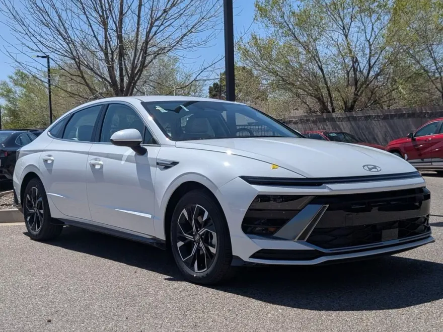 2025 Hyundai Sonata SEL photo 1