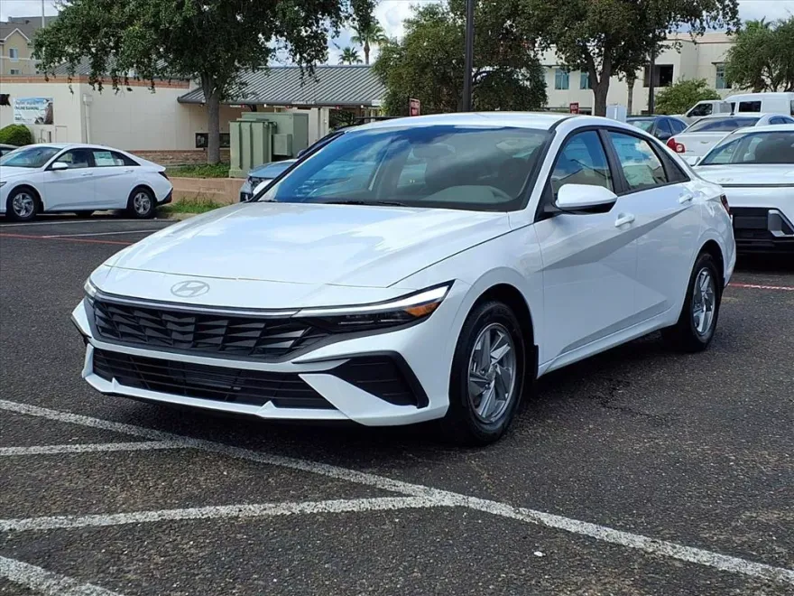 2025 Hyundai Elantra SE photo 1