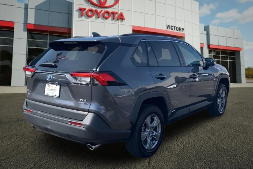 2024 Toyota RAV4 Hybrid XLE photo 1