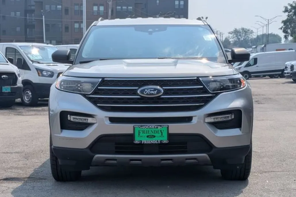 2023 Ford Explorer XLT photo 1