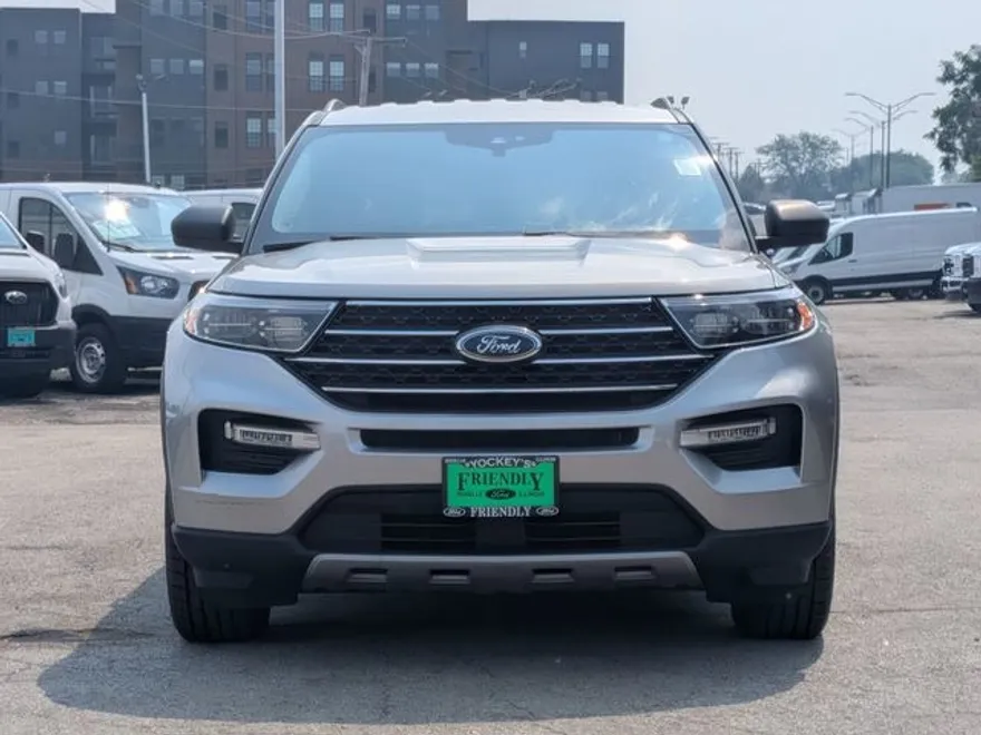 2023 Ford Explorer XLT photo 1