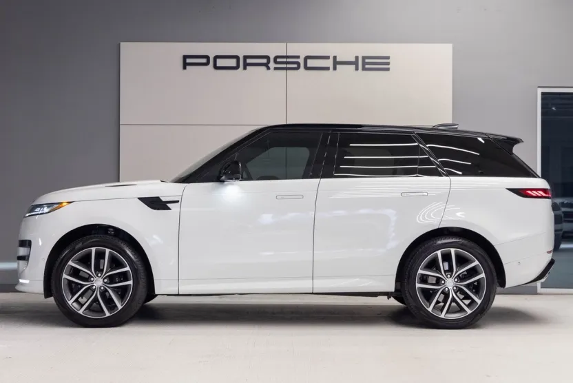 2023 Land Rover Range Rover Sport SE photo 1