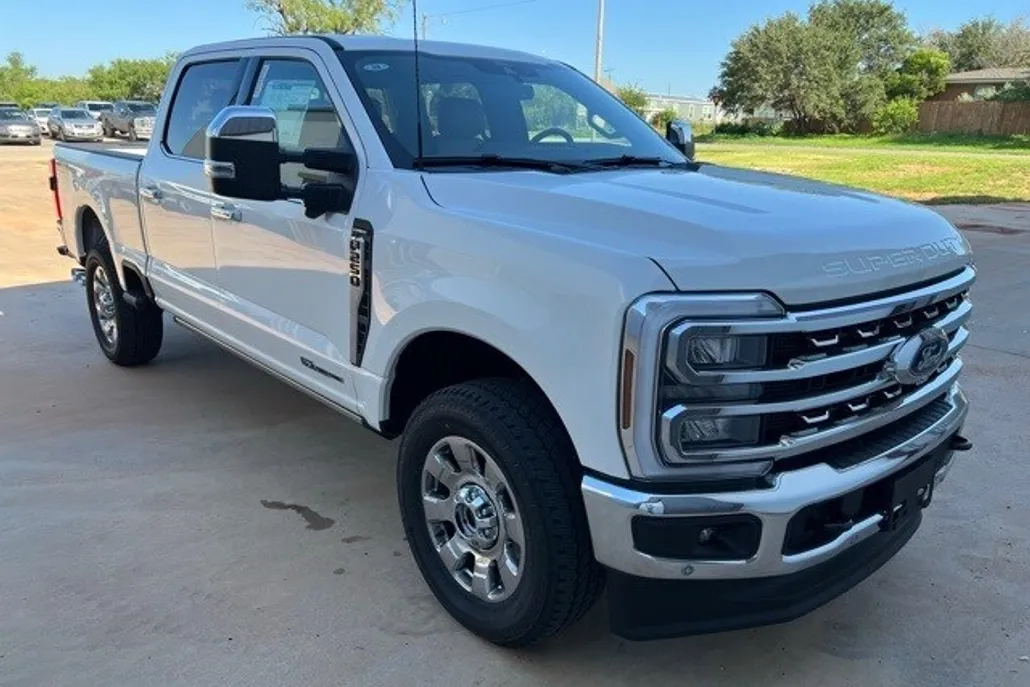 2025 Ford F-250 Lariat photo 1