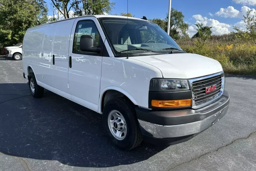 2025 Gmc Savana Cargo 2500 photo 1