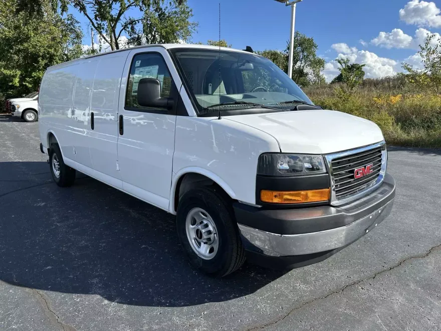 2025 Gmc Savana Cargo 2500 photo 1