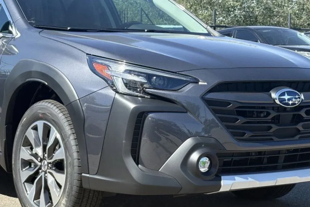 2025 Subaru Outback Touring photo 1
