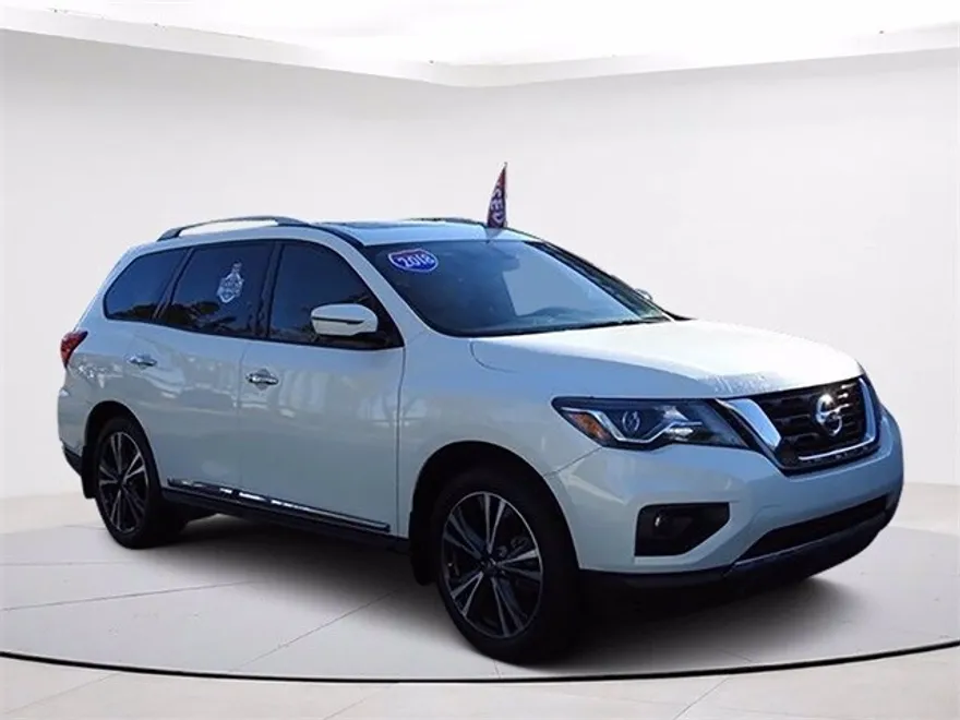 2018 Nissan Pathfinder Platinum photo 1