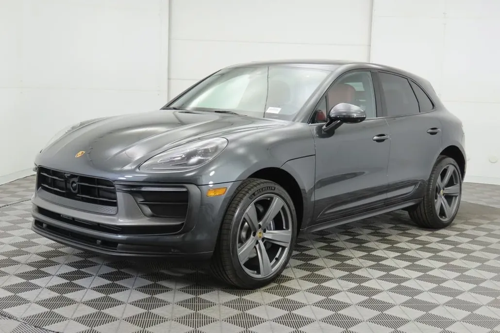 2025 Porsche Macan T photo 1