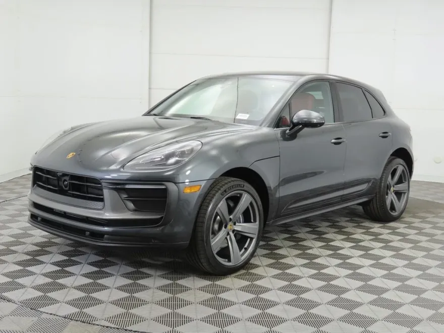2025 Porsche Macan T photo 1