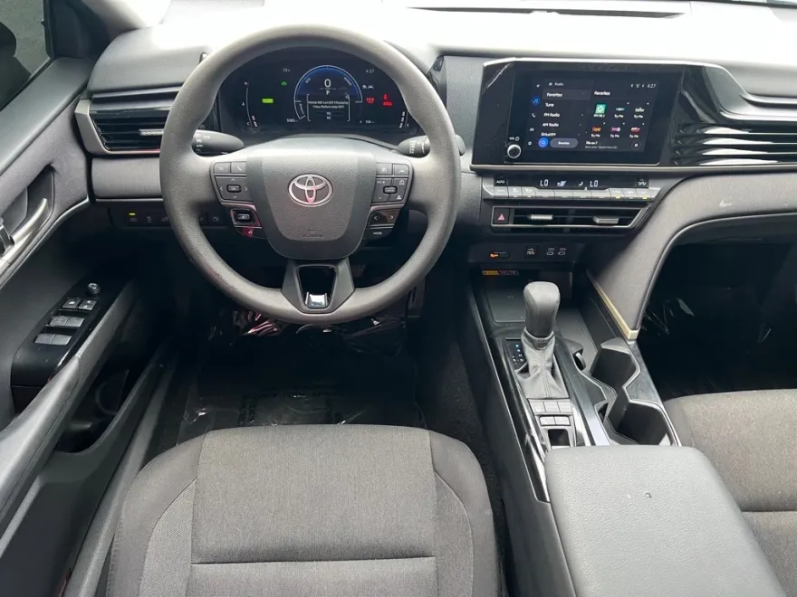 2025 Toyota Camry LE photo 1