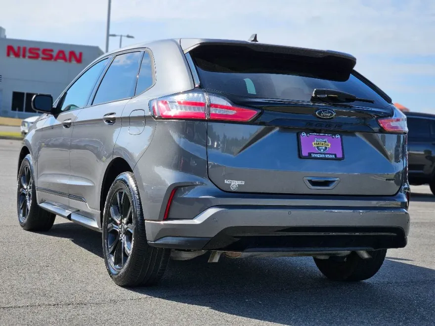 2023 Ford Edge SE photo 1
