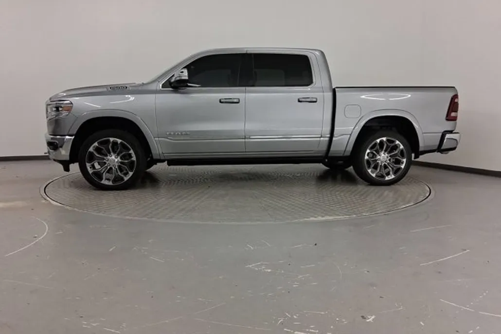 2022 Ram 1500 Limited photo 1