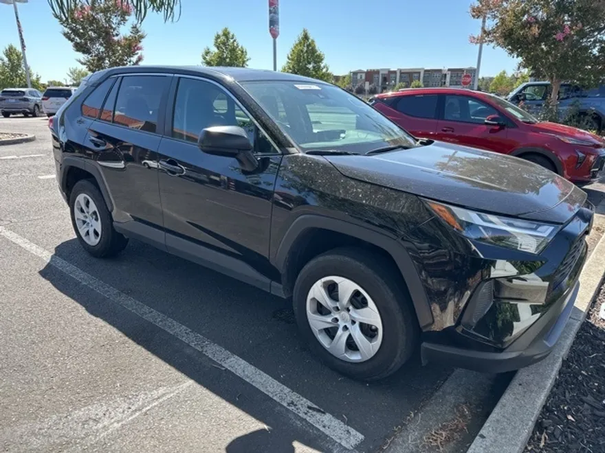 2024 Toyota RAV4 LE photo 1