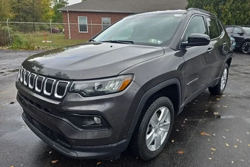 2022 Jeep Compass Latitude photo 1