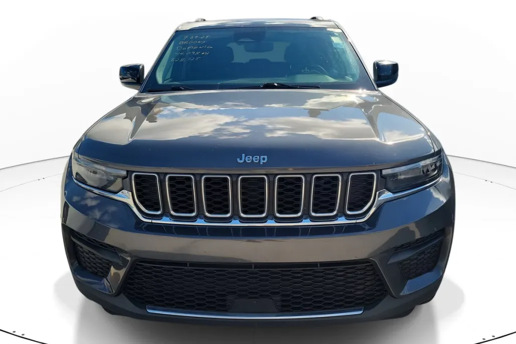2022 Jeep Grand Cherokee Laredo photo 1