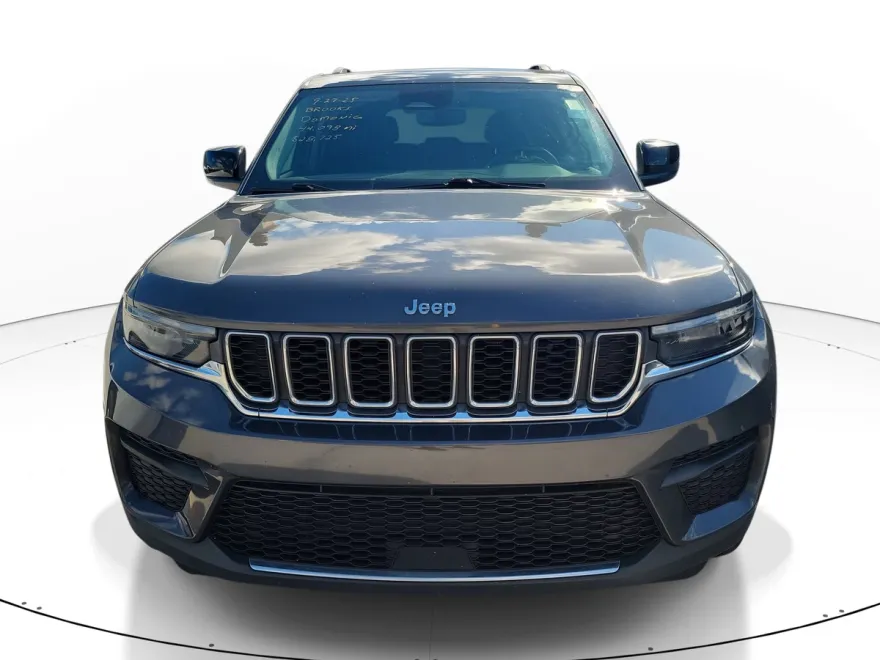 2022 Jeep Grand Cherokee Laredo photo 1