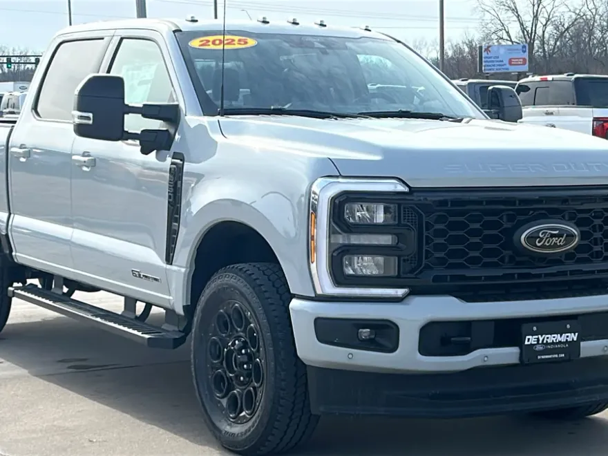 2025 Ford F-250 Lariat photo 1
