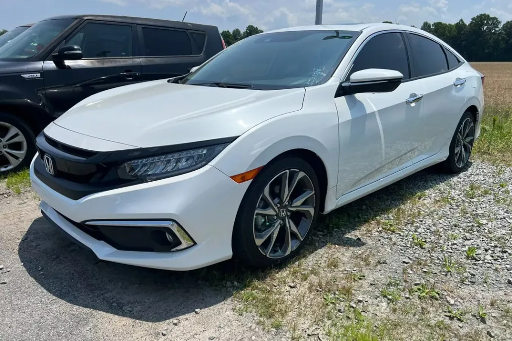 2019 Honda Civic Touring photo 1