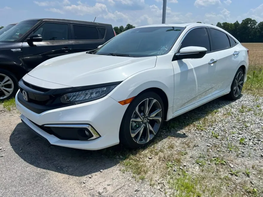 2019 Honda Civic Touring photo 1